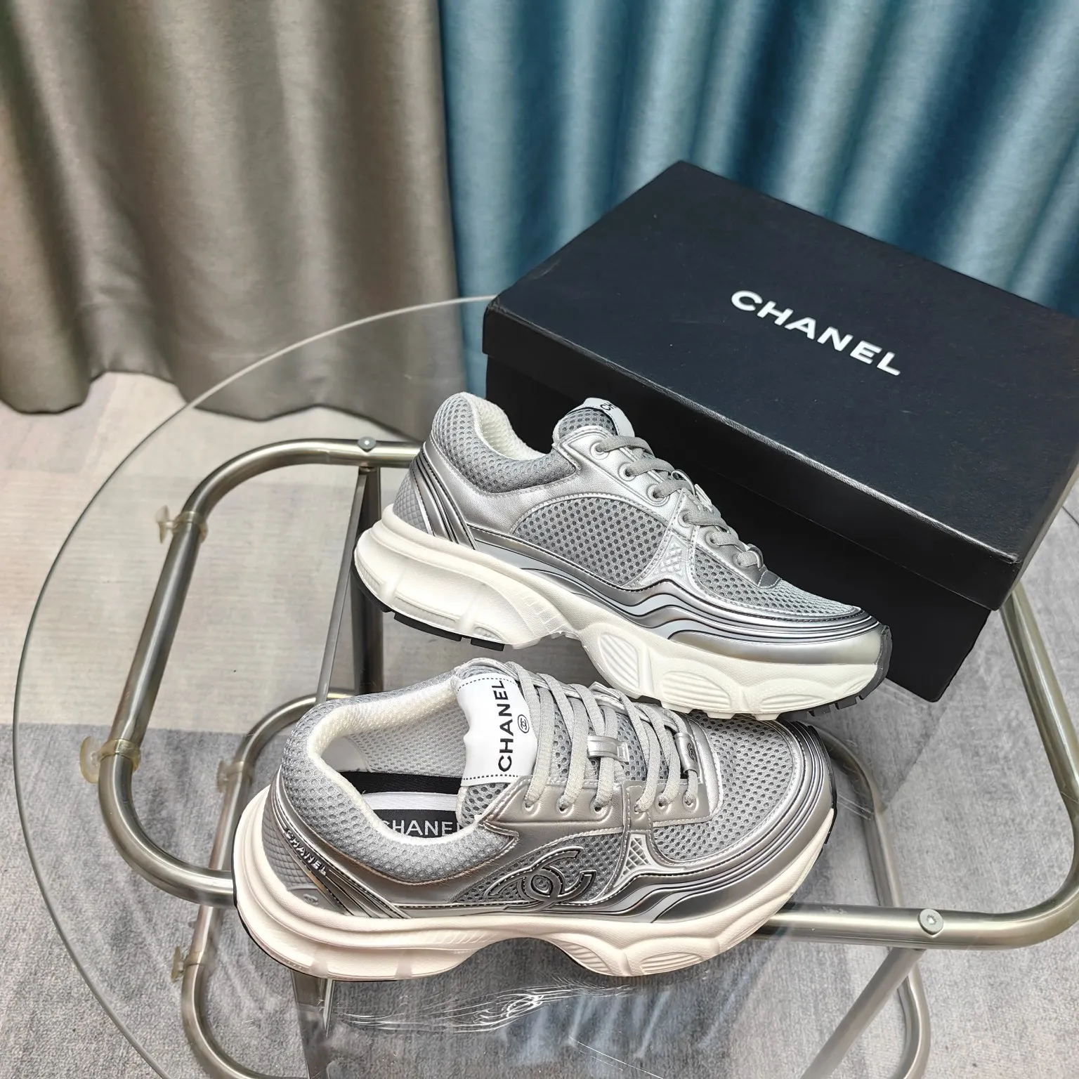 p680🐮🐮Chanel Chanel dad shoes, men and women couples - 2025 counter top casual sports shoes This classic design; the upper is electro-embroidered with a variety of techniques; the outsole is fashionable and sporty; it is unusual to incorporate a variety of color matching elements... The diversified mix and match is very beautiful and versatile, casual, fashionable, sports and outdoor can be taken into account... ꫛꫀꪝ Go➫ Material: ❶Upper is made of: Original imported first-layer silk cowhide + original waterproof cloth + original first-layer cowhide ❷Inner lining: original sheep lining + mesh ❸Outsole based on: original TPU combination outsole Special counter boutique packaging complete set for women 35–41